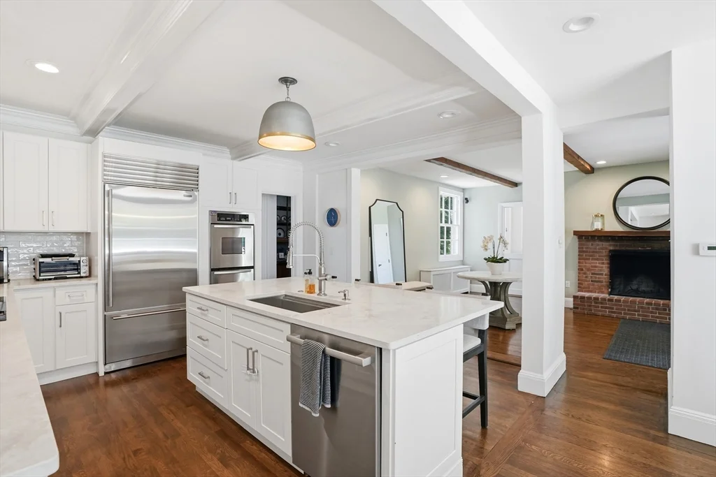4 bed, 3 bath apartment for rent at 39 Black Horse Ln Unit 39, Cohasset — photo 6 of 37