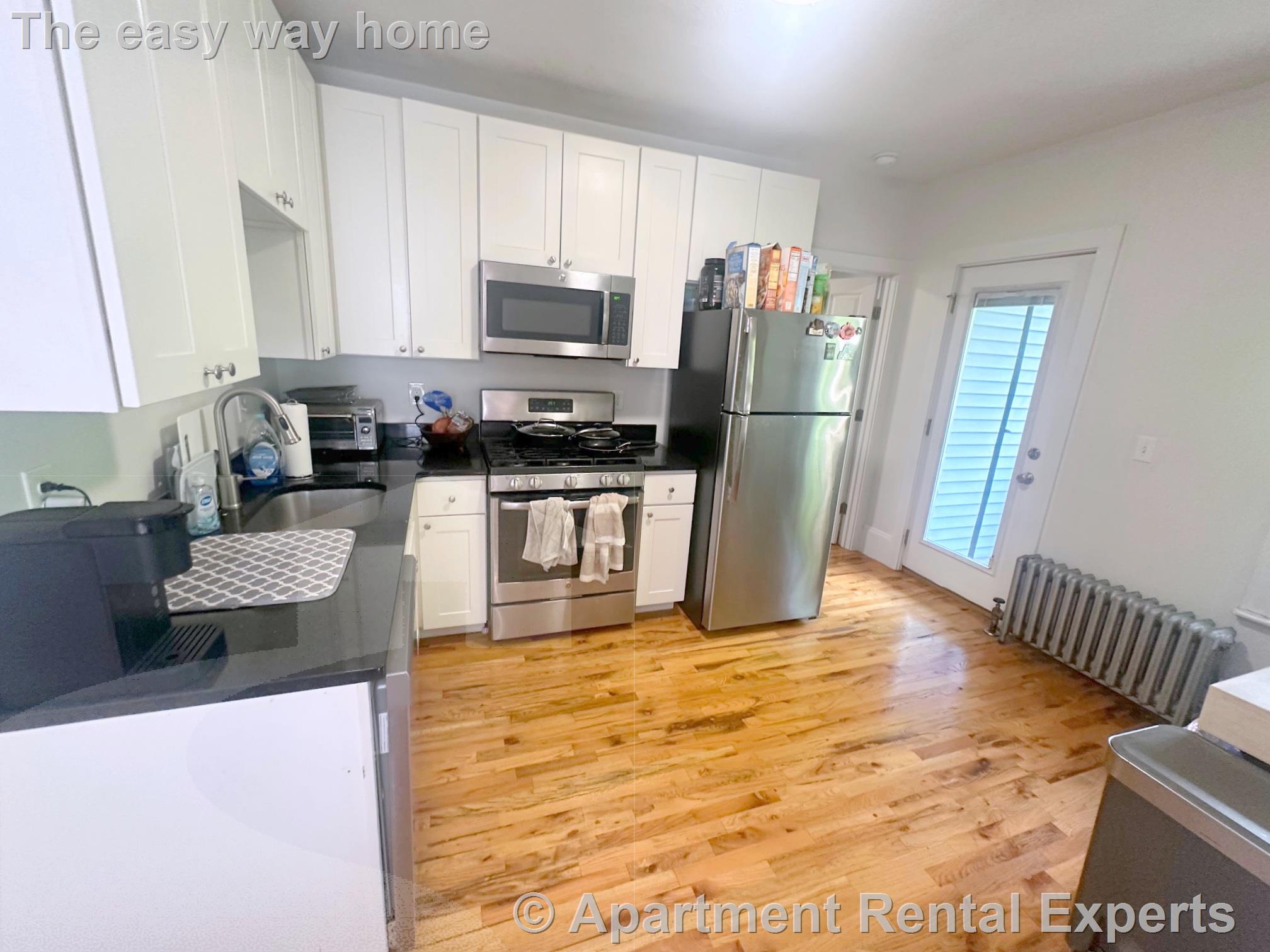 3 bed, 1 bath apartment for rent at 39 Bradley St Unit 2, Winter Hill — photo 2 of 21