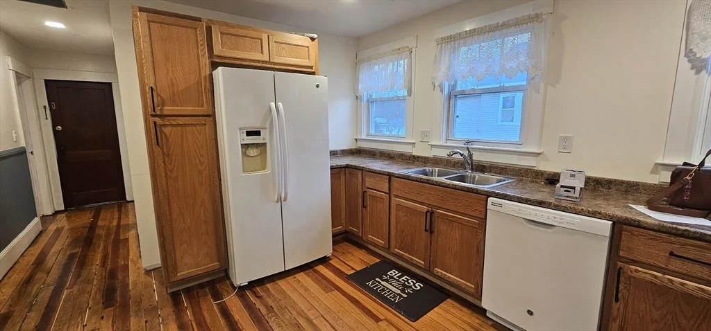 2 bed, 1 bath apartment for rent at 39 Brook St Unit 2, Webster — photo 1 of 8