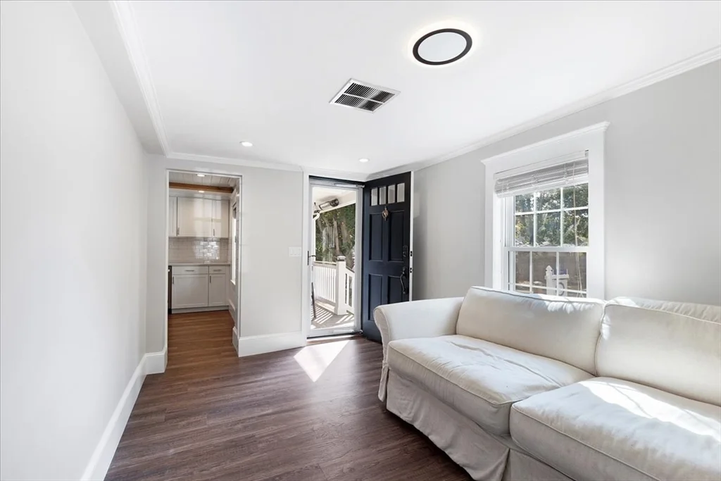 2 bed, 1 bath apartment for rent at 39 Burley St, Danvers — photo 4 of 14