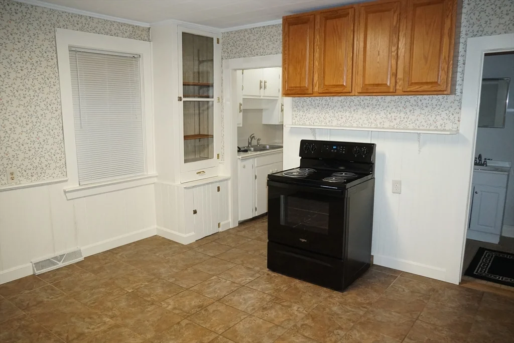 2 bed, 1 bath apartment for rent at 39 Burt St Unit 1, Berkley — photo 5 of 19