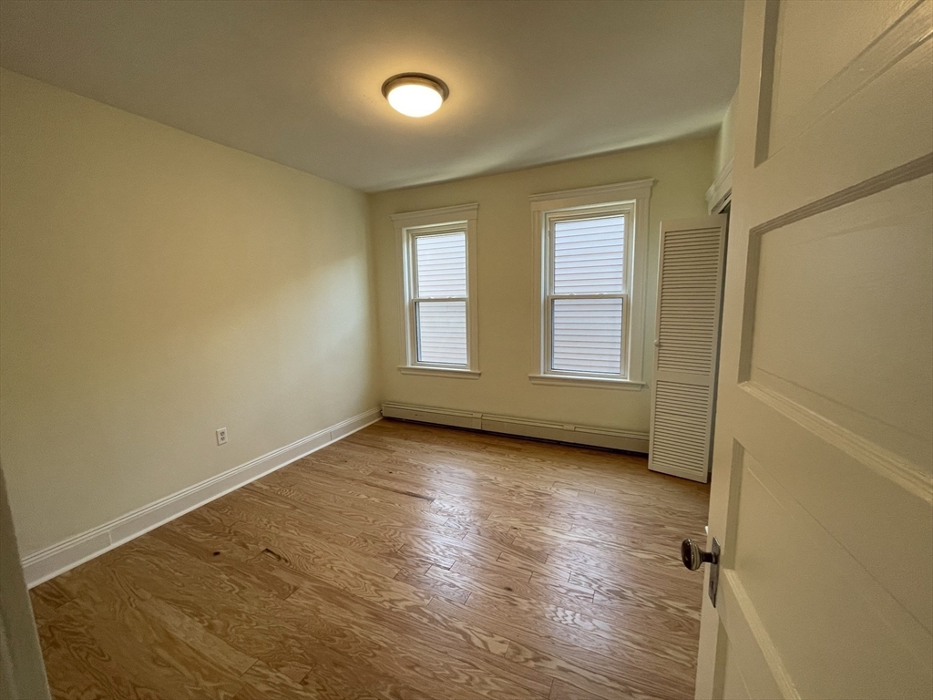 3 bed, 1 bath apartment for rent at 39 Calvin St Unit 3, Ward Two — photo 4 of 11