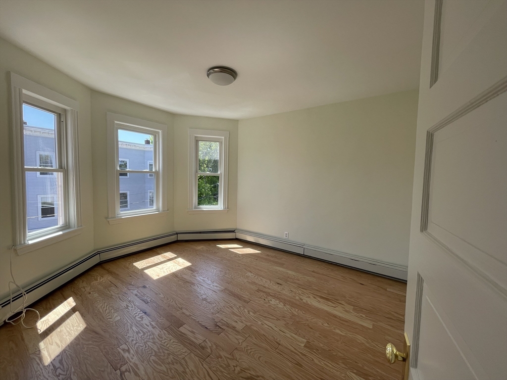 3 bed, 1 bath apartment for rent at 39 Calvin St Unit 3, Ward Two — photo 1 of 11