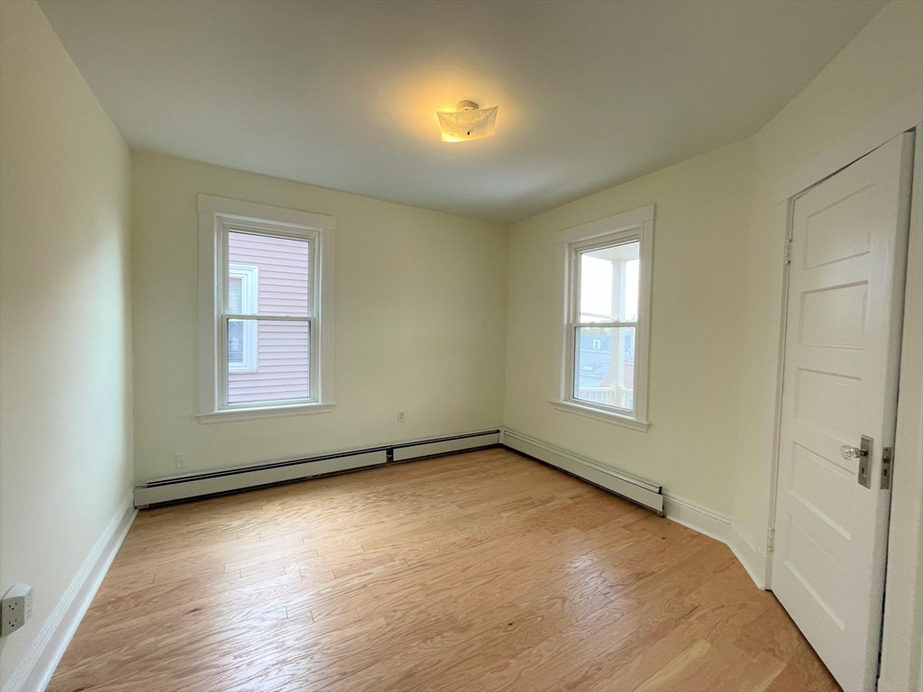 3 bed, 1 bath apartment for rent at 39 Calvin St Unit 3, Ward Two — photo 2 of 11