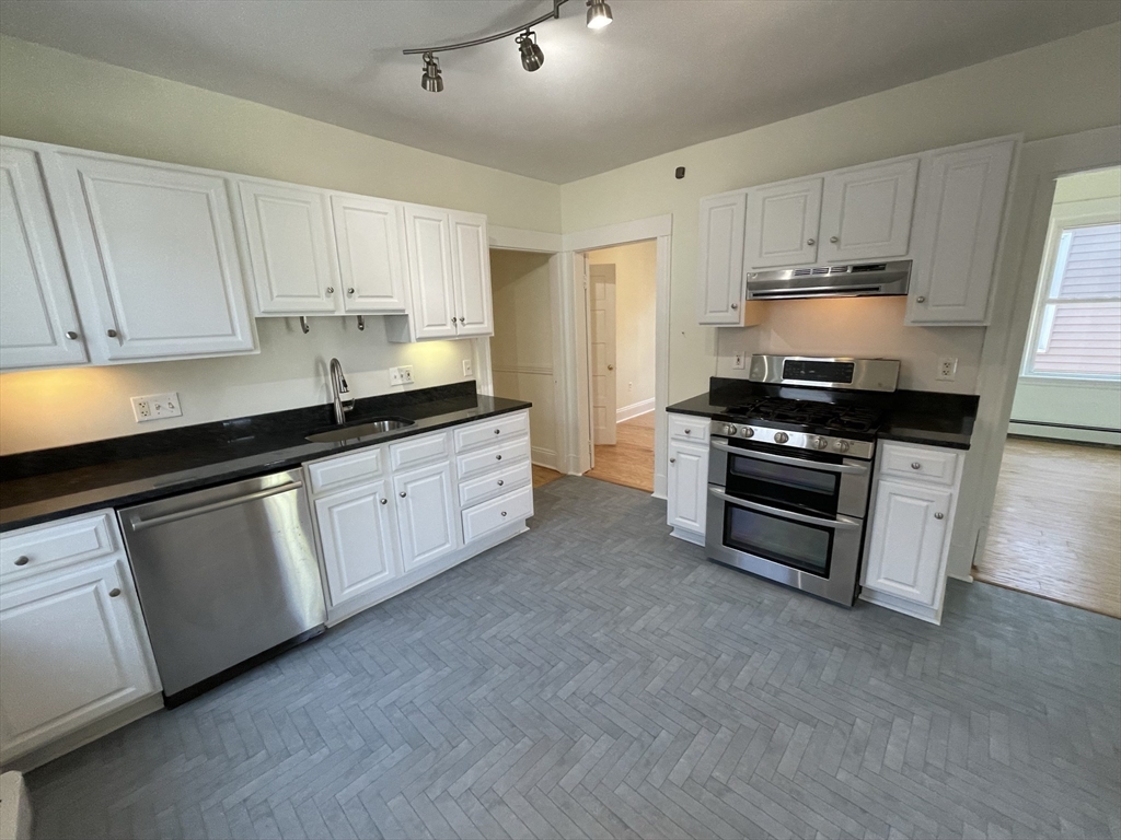 3 bed, 1 bath apartment for rent at 39 Calvin St Unit 3, Ward Two — photo 7 of 11
