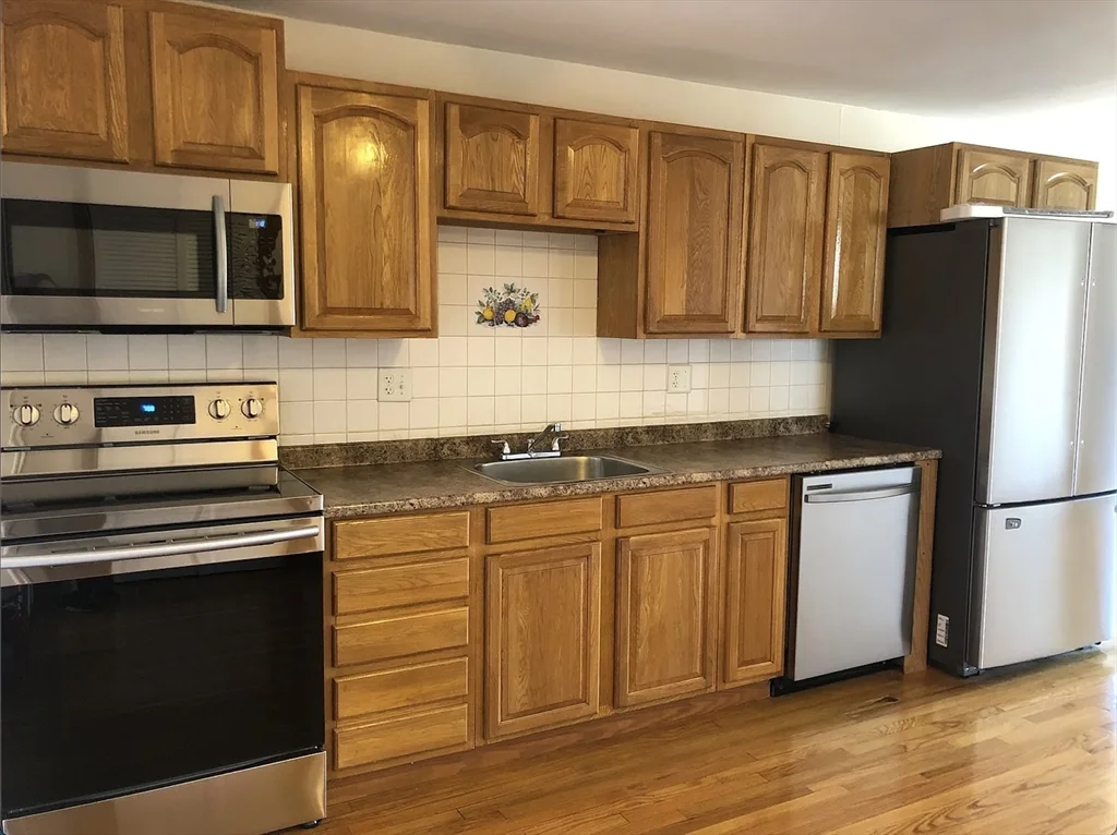 2 bed, 1 bath apartment for rent at 39 Cary Ave Unit 16, Chelsea — photo 3 of 8