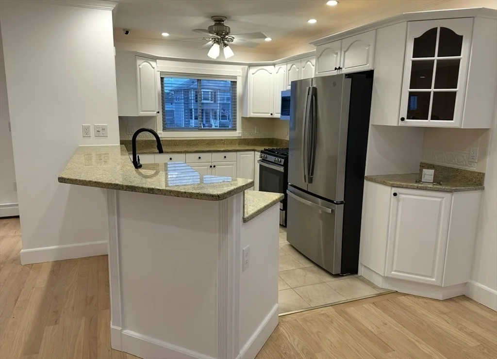 3 bed, 2 bath apartment for rent at 39 Castle Rd, Nahant — photo 20 of 30