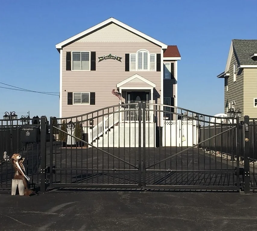 3 bed, 2 bath apartment for rent at 39 Castle Rd, Nahant — photo 3 of 30