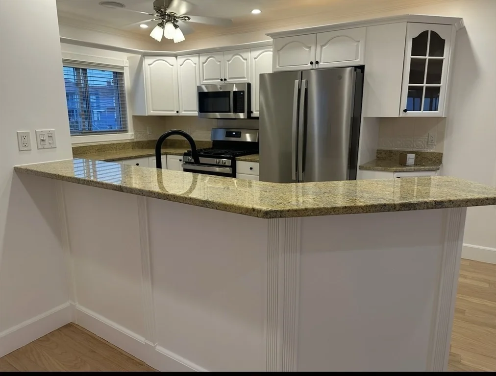 3 bed, 2 bath apartment for rent at 39 Castle Rd, Nahant — photo 22 of 30