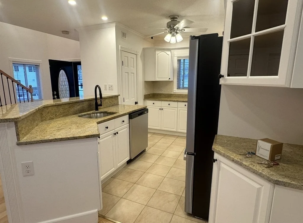 3 bed, 2 bath apartment for rent at 39 Castle Rd, Nahant — photo 21 of 30