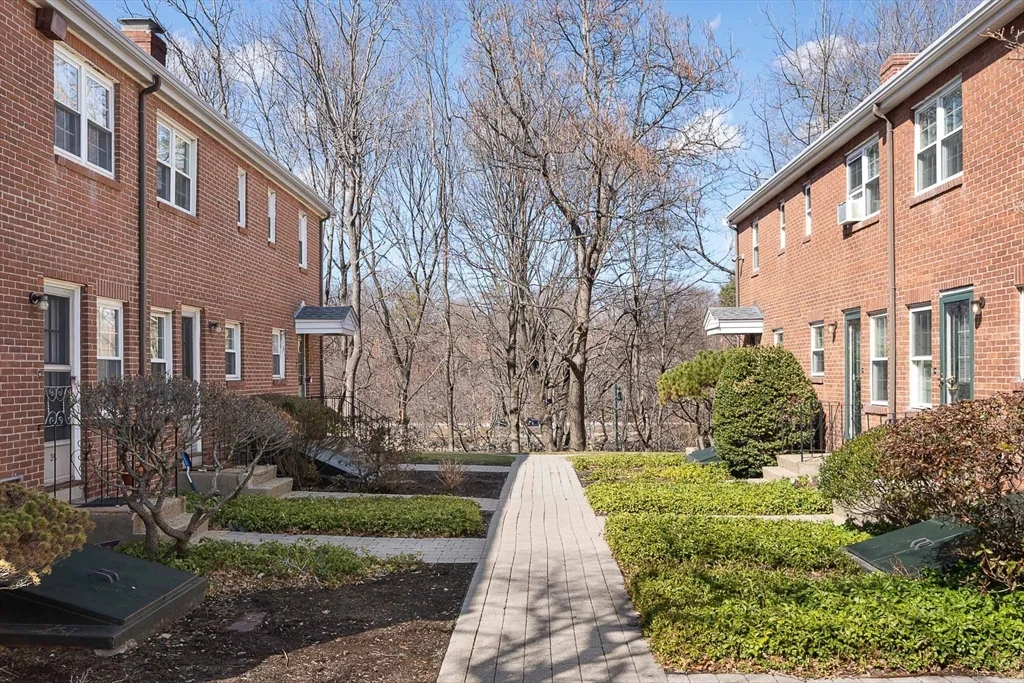 1 bed, 1 bath apartment for rent at 39 Charlesbank Rd Unit 39, Newton Corner — photo 20 of 21