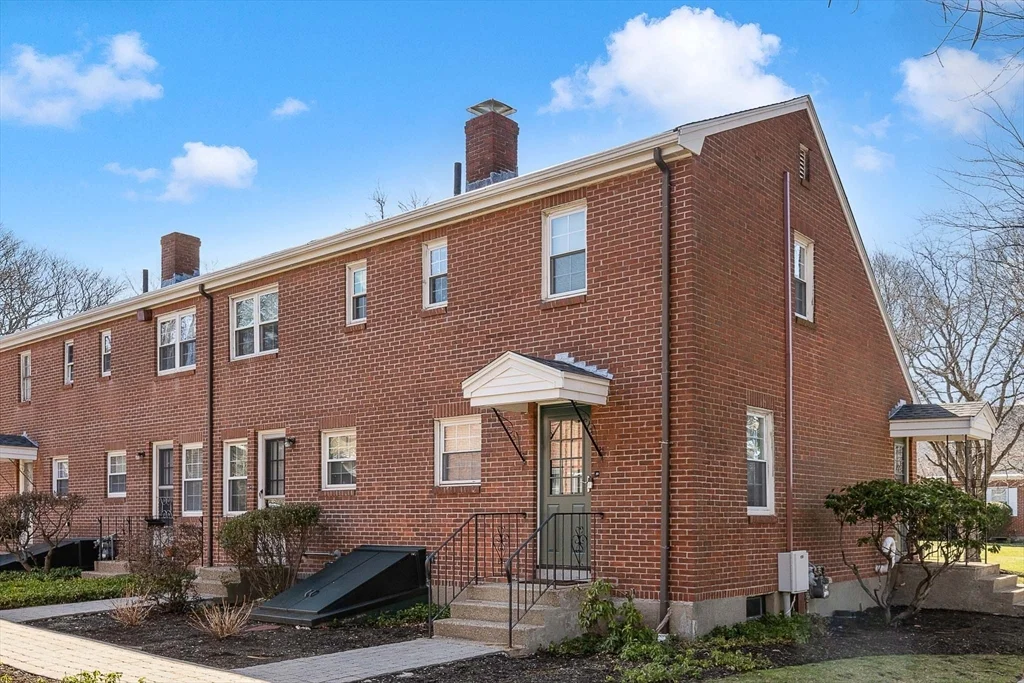 1 bed, 1 bath apartment for rent at 39 Charlesbank Rd Unit 39, Newton Corner — photo 1 of 21