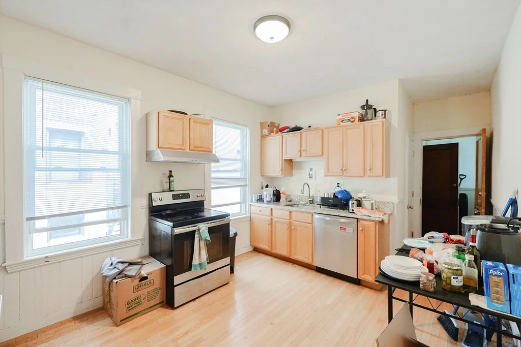 4 bed, 2 bath apartment for rent at 39 Chester Unit 2, Allston — photo 4 of 10