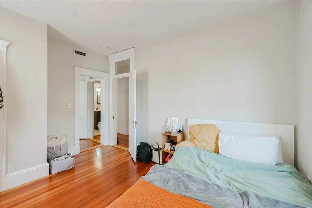 4 bed, 2 bath apartment for rent at 39 Chester Unit 2, Allston — photo 6 of 10