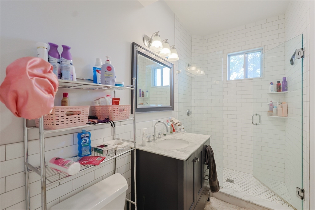 4 bed, 2 bath apartment for rent at 39 Chester Unit 3, Allston — photo 6 of 12