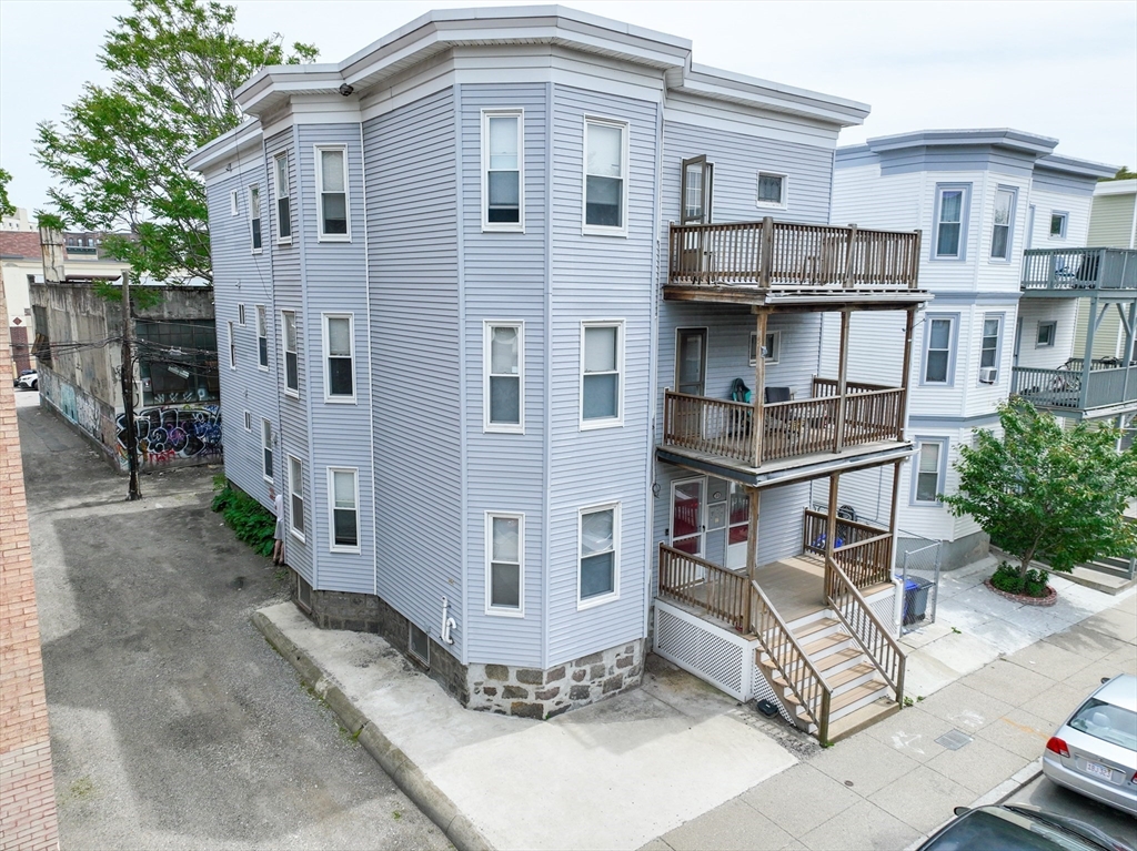 4 bed, 2 bath apartment for rent at 39 Chester Unit 3, Allston — photo 11 of 12