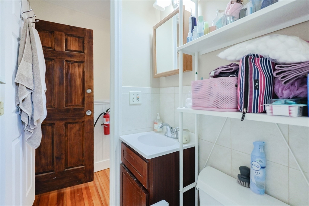 4 bed, 2 bath apartment for rent at 39 Chester Unit 3, Allston — photo 9 of 12