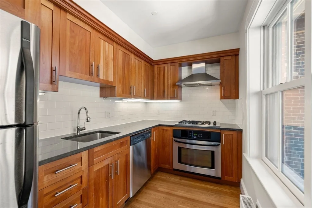 1 bed, 1 bath apartment for rent at 39 Clarendon St Unit 2, South End — photo 2 of 30