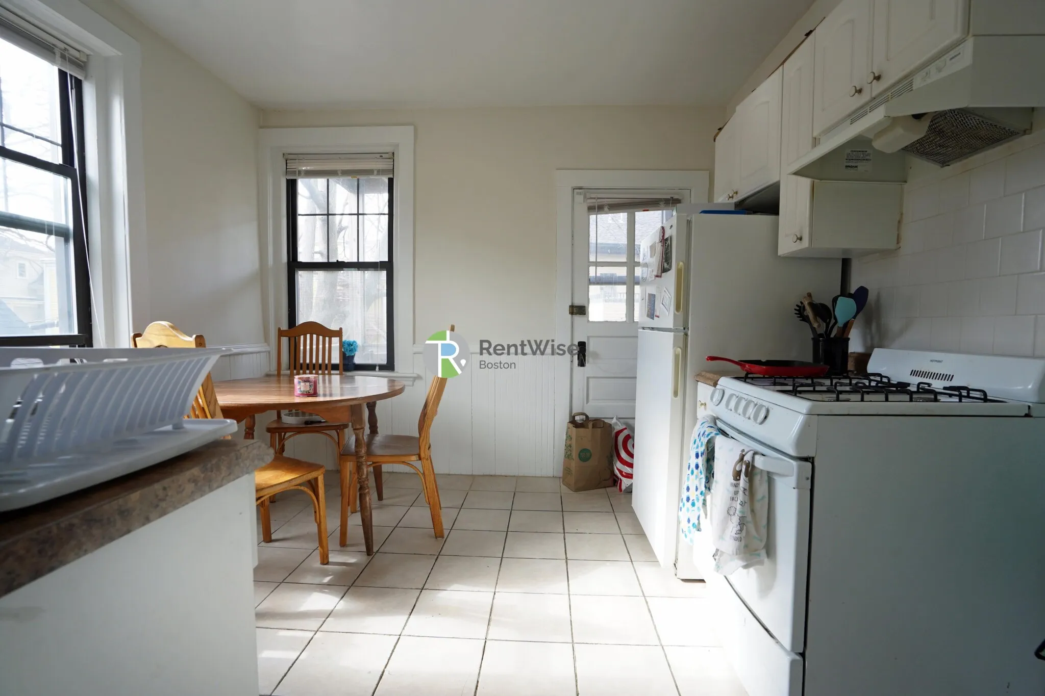 3 bed, 1 bath apartment for rent at 39 Clinton St Unit 3, Mid-Cambridge — photo 7 of 32
