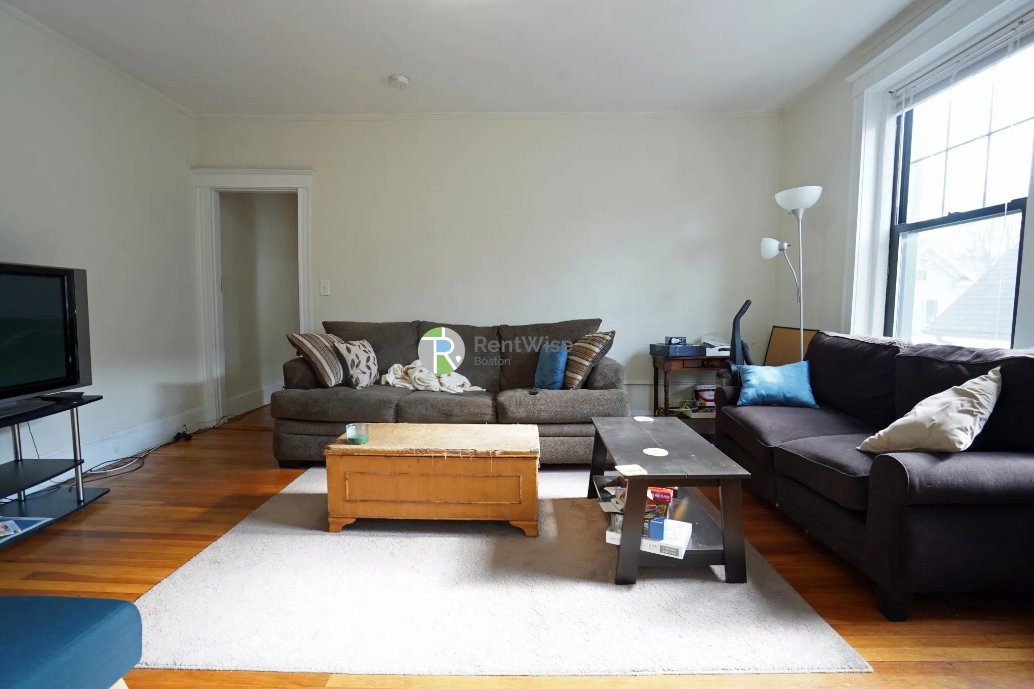 3 bed, 1 bath apartment for rent at 39 Clinton St Unit 3, Mid-Cambridge — photo 1 of 32