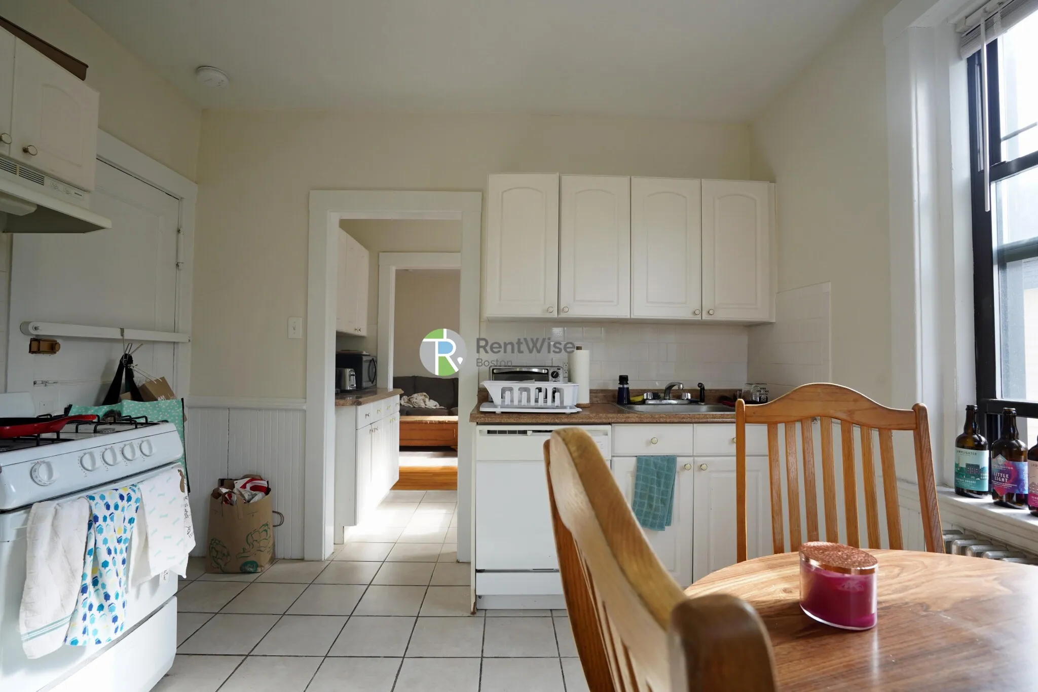 3 bed, 1 bath apartment for rent at 39 Clinton St Unit 3, Mid-Cambridge — photo 5 of 32