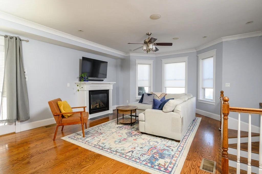 4 bed, 3 bath apartment for rent at 39 Coffey St Unit 2, Dorchester — photo 9 of 32