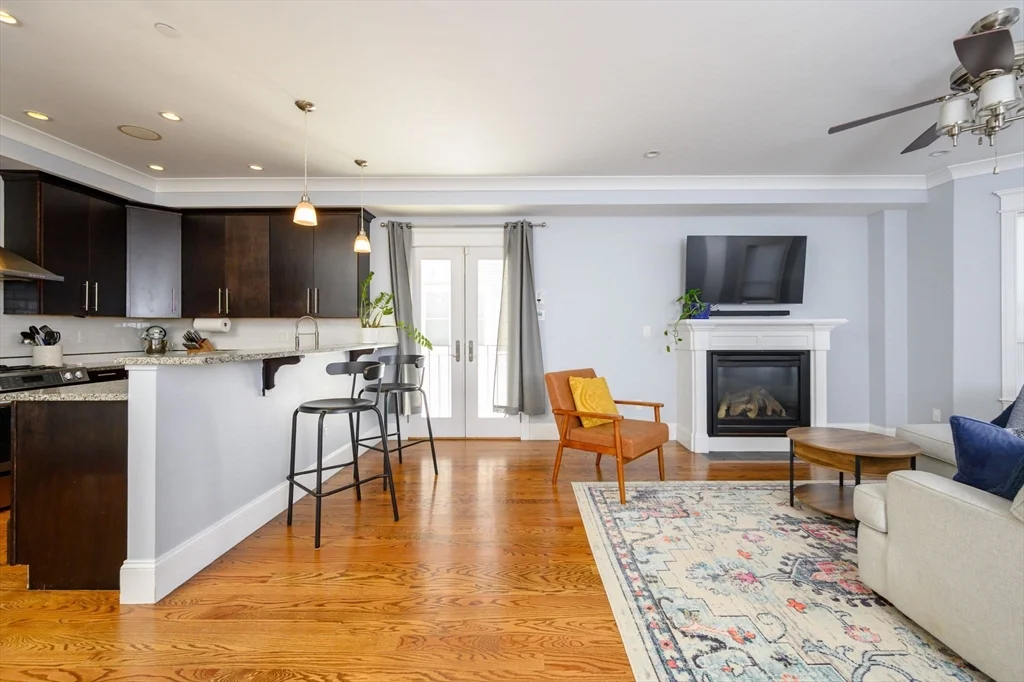 4 bed, 3 bath apartment for rent at 39 Coffey St Unit 2, Dorchester — photo 6 of 32