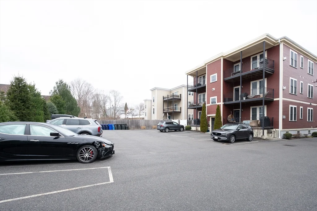 4 bed, 3 bath apartment for rent at 39 Coffey St Unit 2, Dorchester — photo 27 of 32