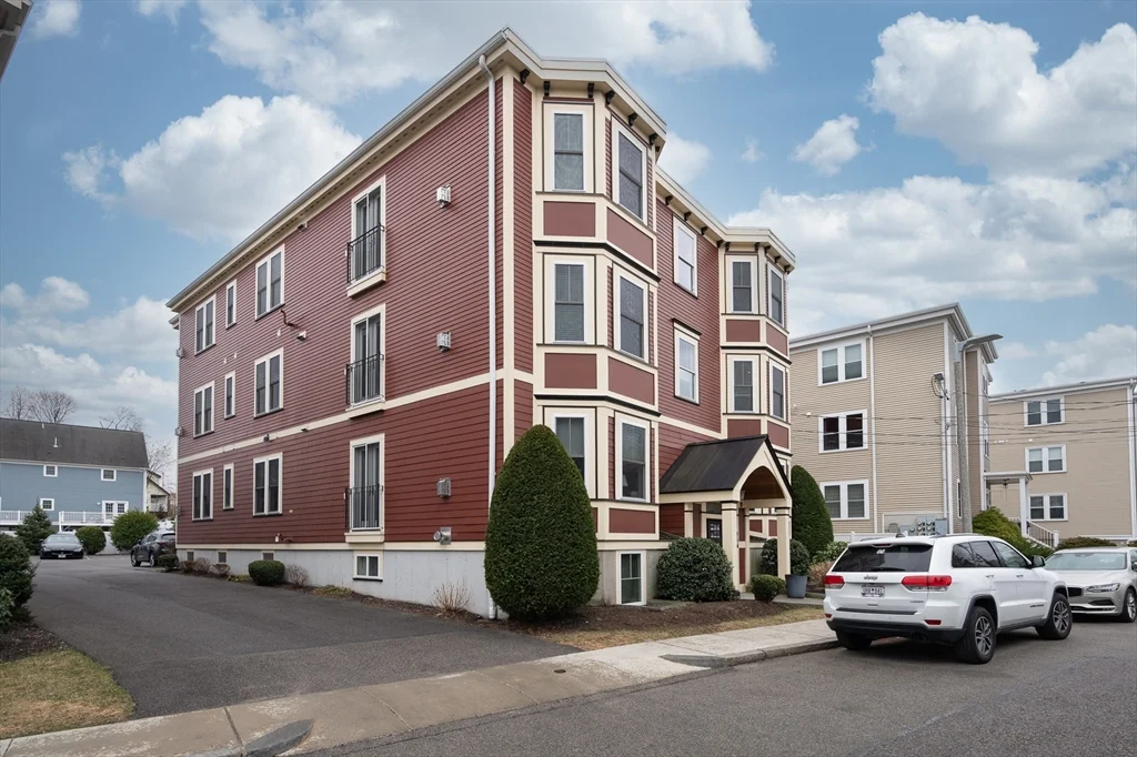 4 bed, 3 bath apartment for rent at 39 Coffey St Unit 2, Dorchester — photo 28 of 32