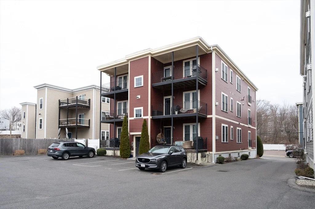 4 bed, 3 bath apartment for rent at 39 Coffey St Unit 2, Dorchester — photo 25 of 32