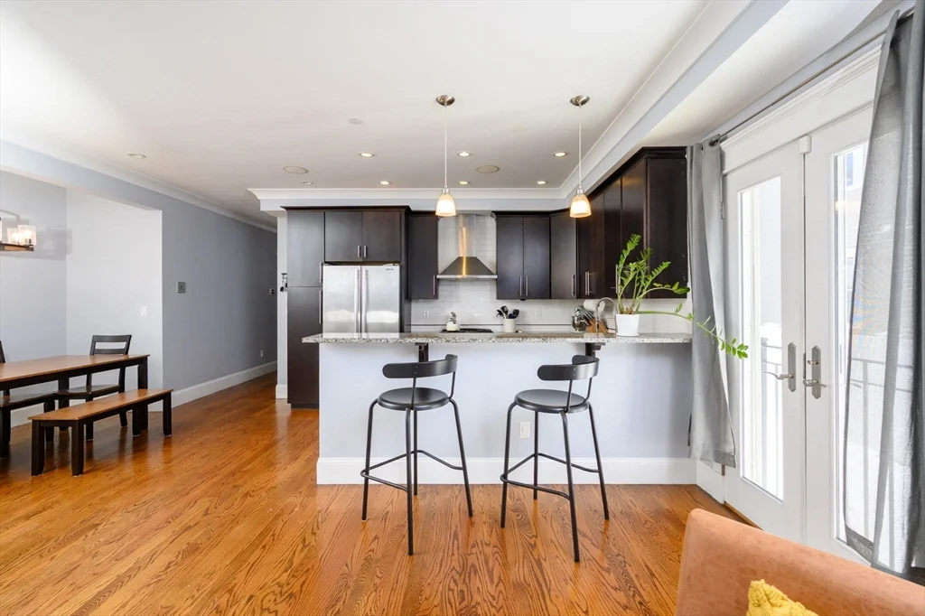 4 bed, 3 bath apartment for rent at 39 Coffey St Unit 2, Dorchester — photo 5 of 32