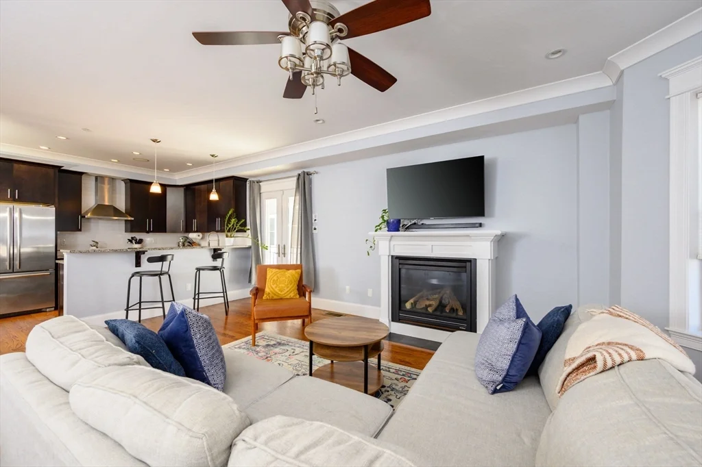4 bed, 3 bath apartment for rent at 39 Coffey St Unit 2, Dorchester — photo 8 of 32
