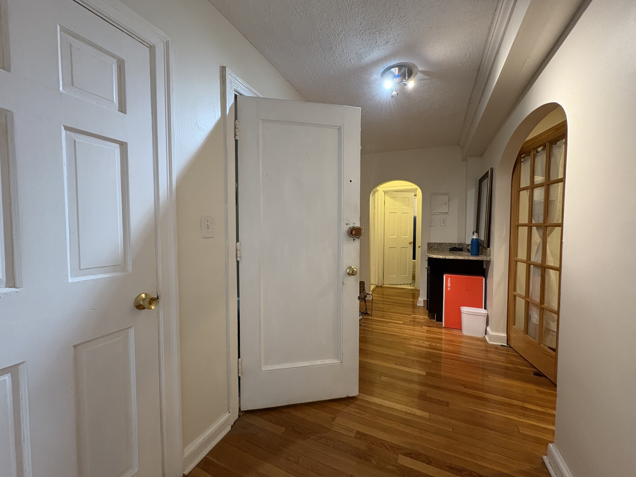 1 bed, 1 bath apartment for rent at 39 Commonwealth Ave Unit 12, Chestnut Hill — photo 9 of 12