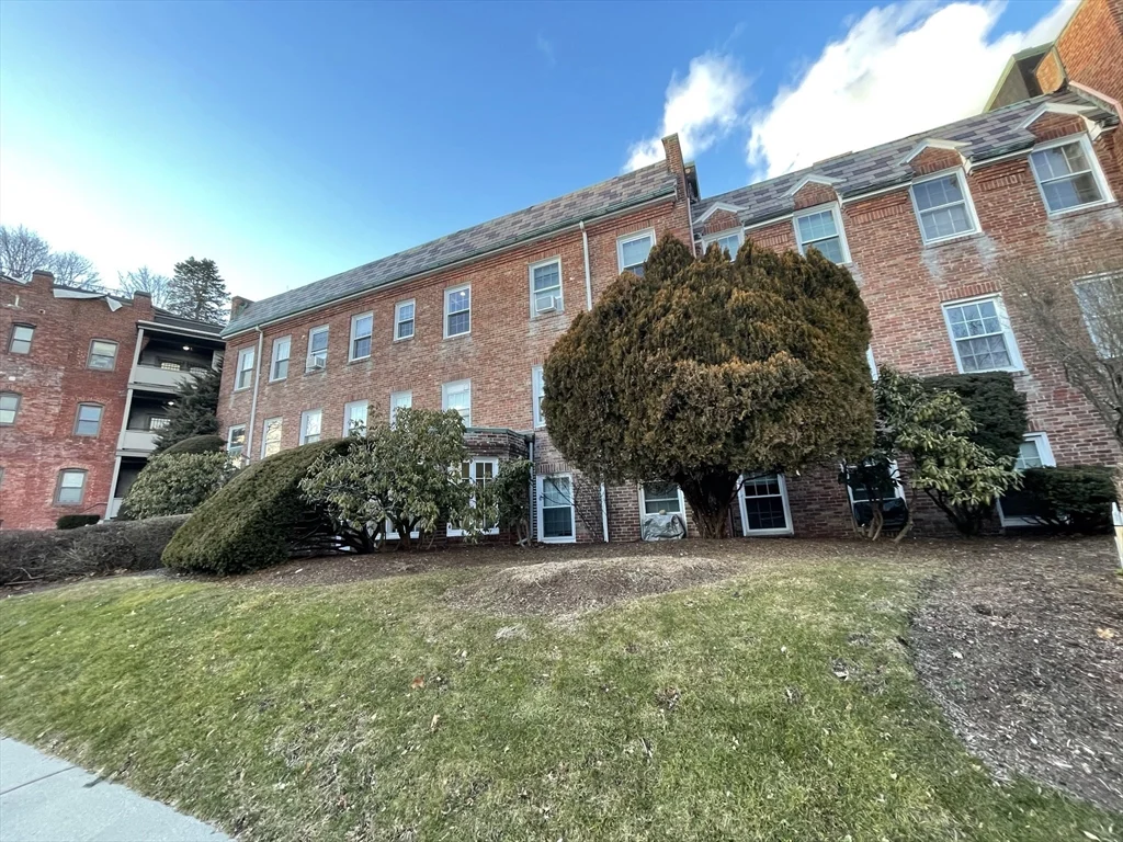 1 bed, 1 bath apartment for rent at 39 Commonwealth Ave Unit 23, Newton — photo 6 of 6
