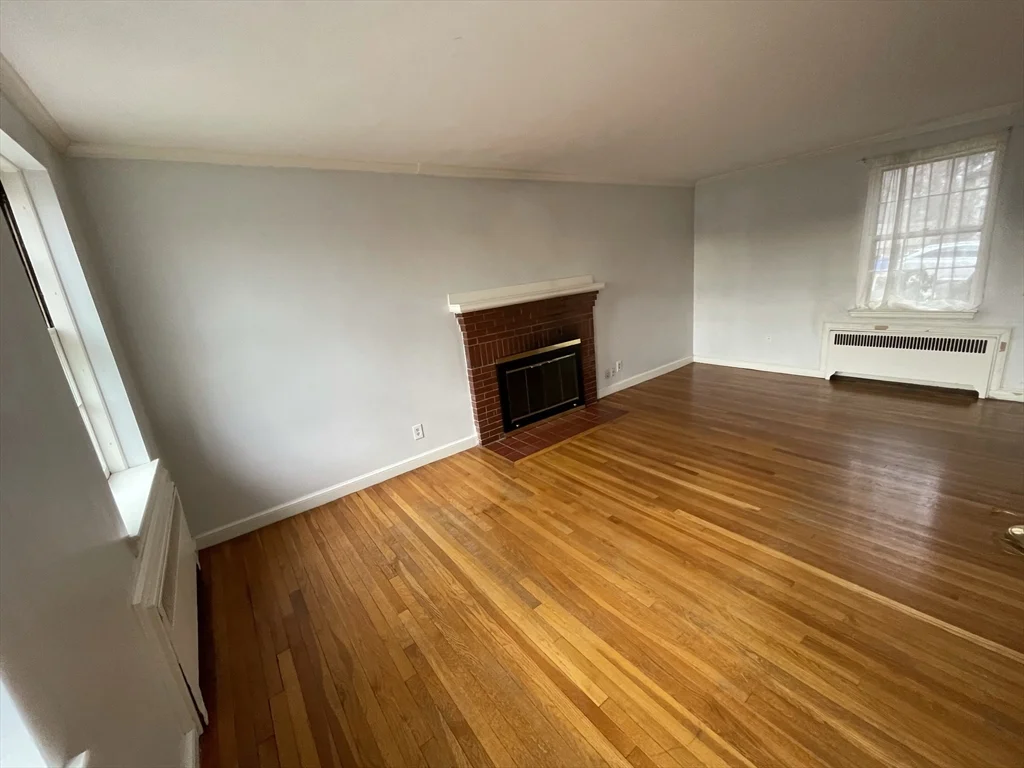 1 bed, 1 bath apartment for rent at 39 Commonwealth Ave Unit 23, Newton — photo 2 of 6