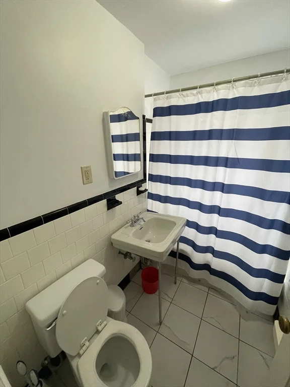 1 bed, 1 bath apartment for rent at 39 Commonwealth Ave Unit 23, Newton — photo 4 of 6