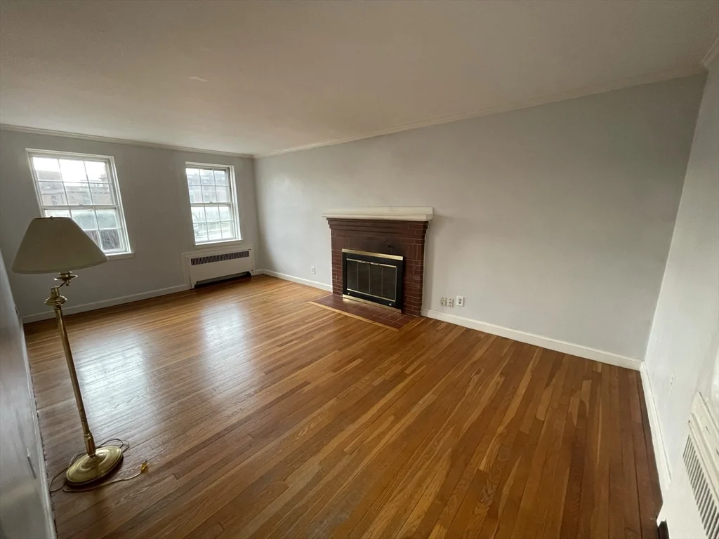 1 bed, 1 bath apartment for rent at 39 Commonwealth Ave Unit 23, Newton