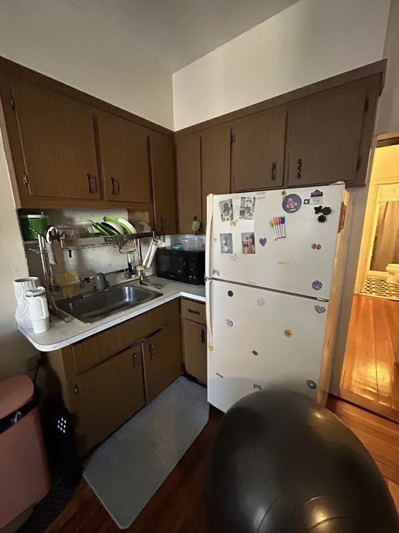 1 bed, 1 bath apartment for rent at 39 Cooper St Unit 2, North End — photo 3 of 18