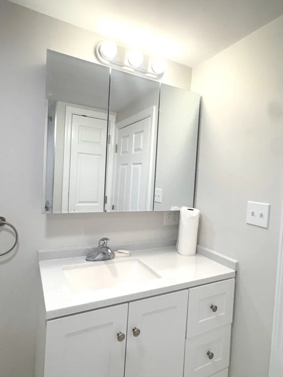 2 bed, 1 bath apartment for rent at 39 Cottage St Unit 1, Stoneham — photo 14 of 24