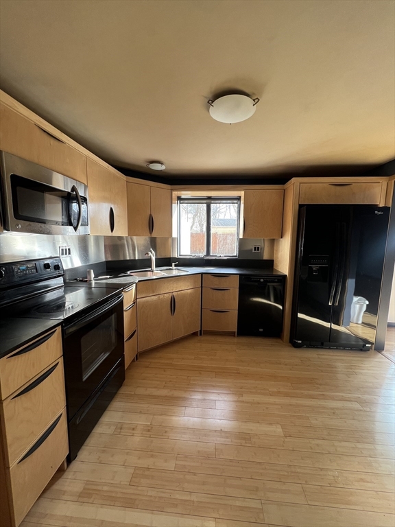3 bed, 1 bath apartment for rent at 39 Crane Ave Unit 39, Maynard — photo 4 of 19