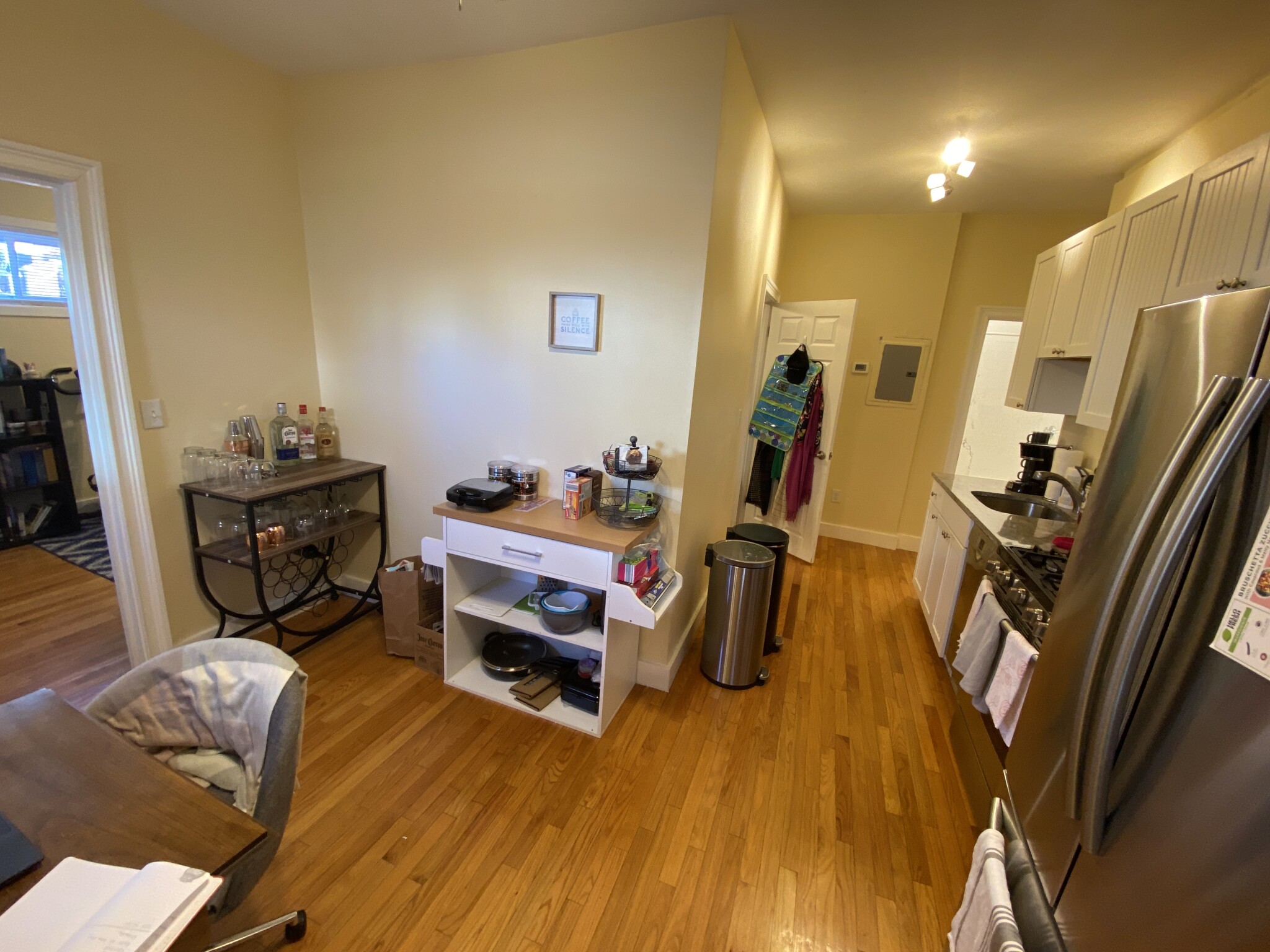 Studio bed, 1 bath apartment for rent at 39 Cross St Unit 39, East Somerville — photo 4 of 18