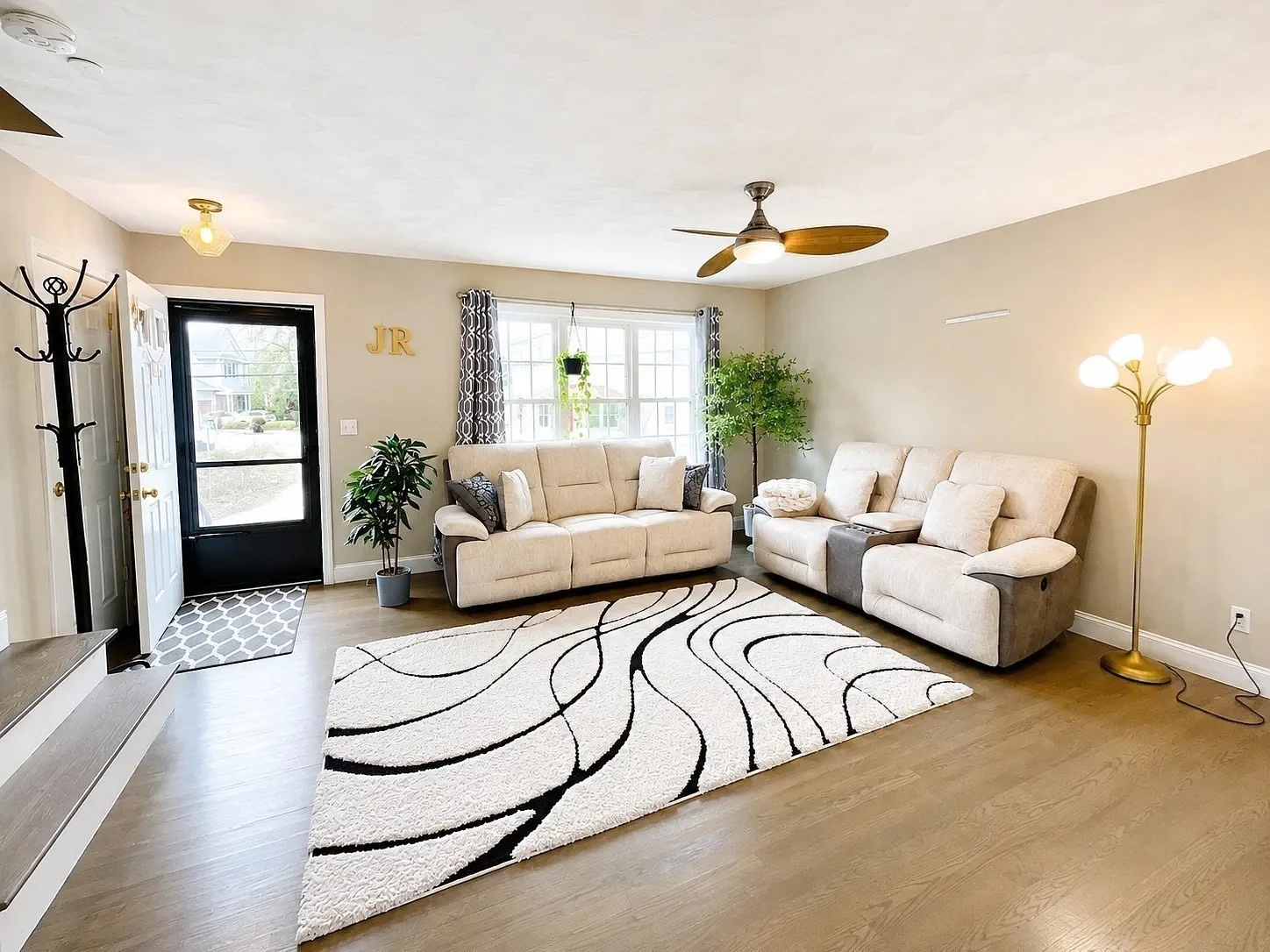 3 bed, 2 bath apartment for rent at 39 Curve St Unit 39, Dedham — photo 2 of 26