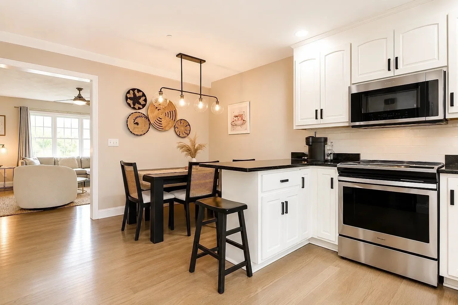 3 bed, 2 bath apartment for rent at 39 Curve St Unit 39, Dedham — photo 1 of 26