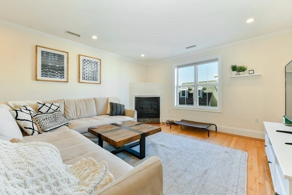 2 bed, 2 bath apartment for rent at 39 Dorchester St Unit 5, South Boston — photo 5 of 19