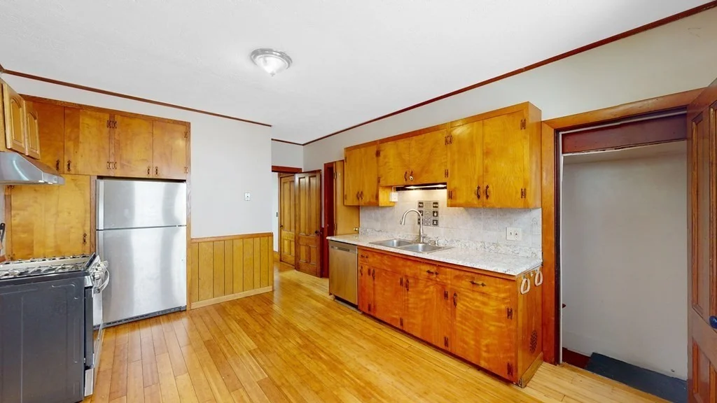 5 bed, 2 bath apartment for rent at 39 Dracut St Unit 39, Boston — photo 7 of 23