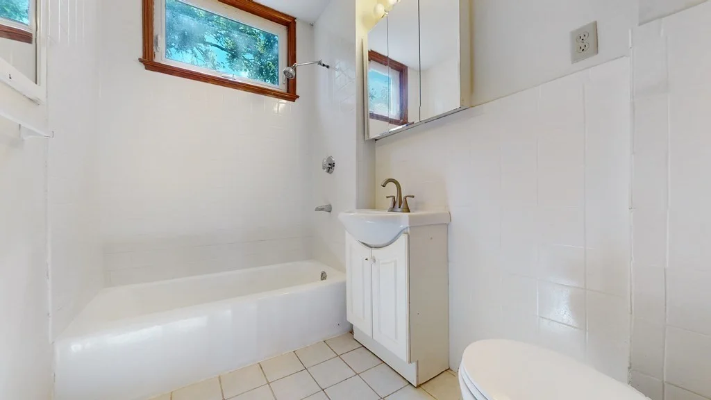 5 bed, 2 bath apartment for rent at 39 Dracut St Unit 39, Boston — photo 14 of 23