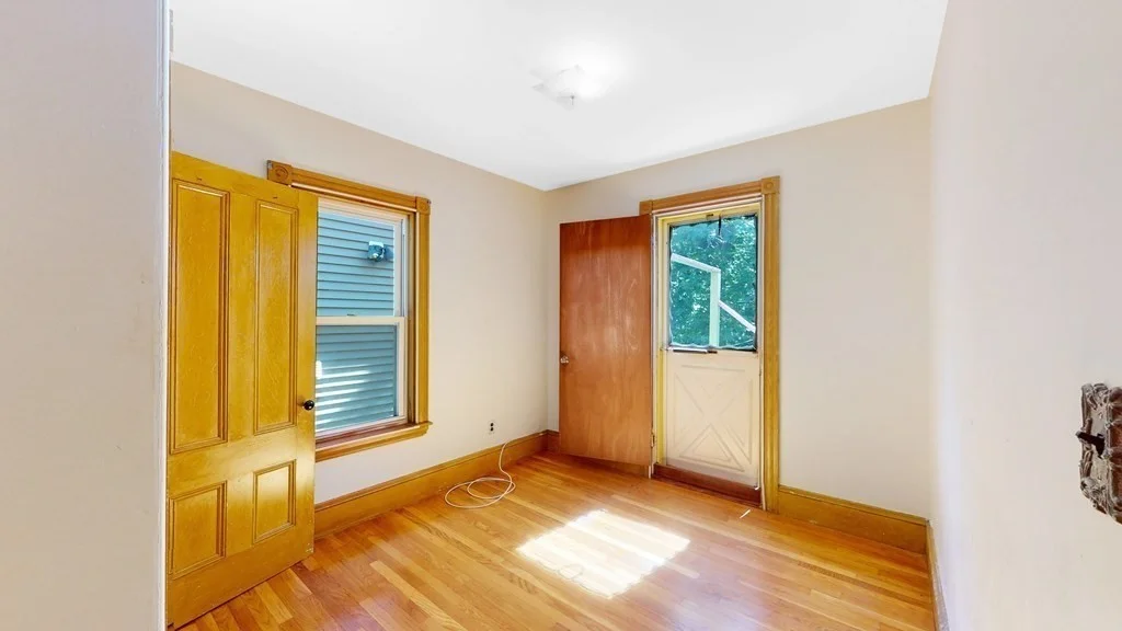 5 bed, 2 bath apartment for rent at 39 Dracut St Unit 39, Boston — photo 17 of 23