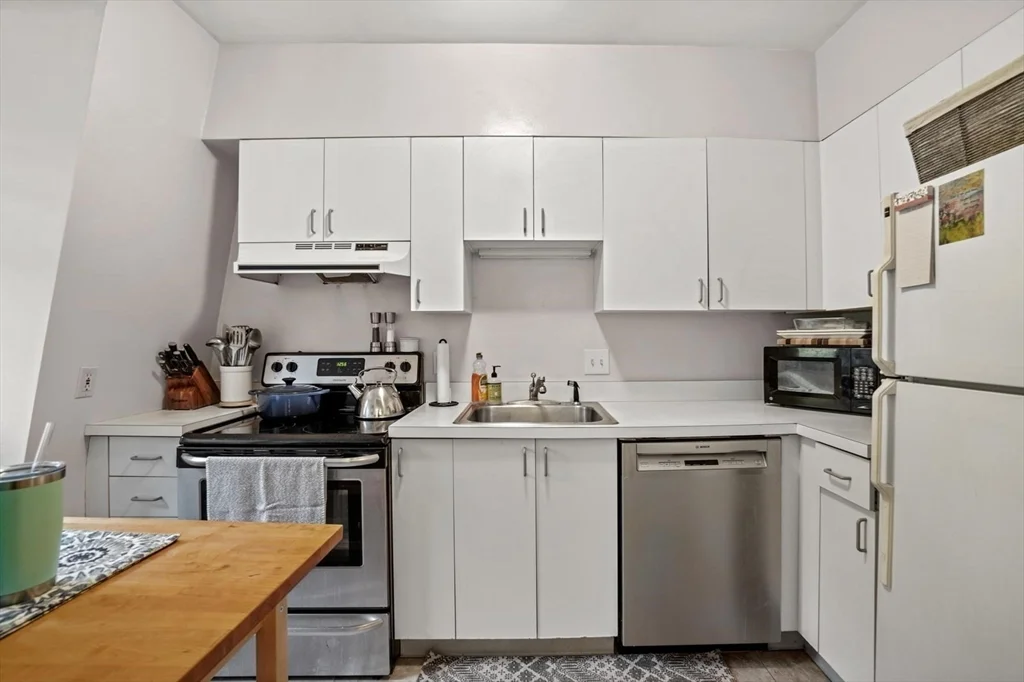 2 bed, 1 bath apartment for rent at 39 Dwight St Unit 4, South End — photo 3 of 18