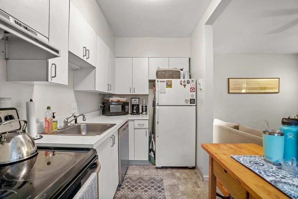 2 bed, 1 bath apartment for rent at 39 Dwight St Unit 4, South End — photo 4 of 18