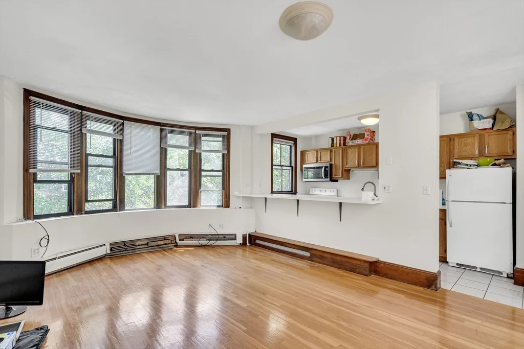 2 bed, 1 bath apartment for rent at 39 E Springfield Unit 5, South End